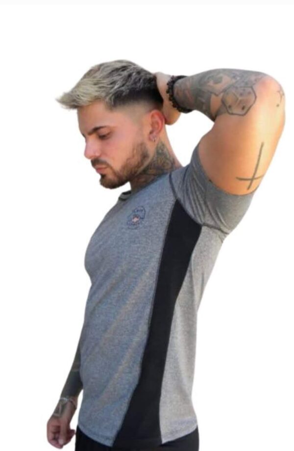 REMERA  DE MICROFIBRA CURVA